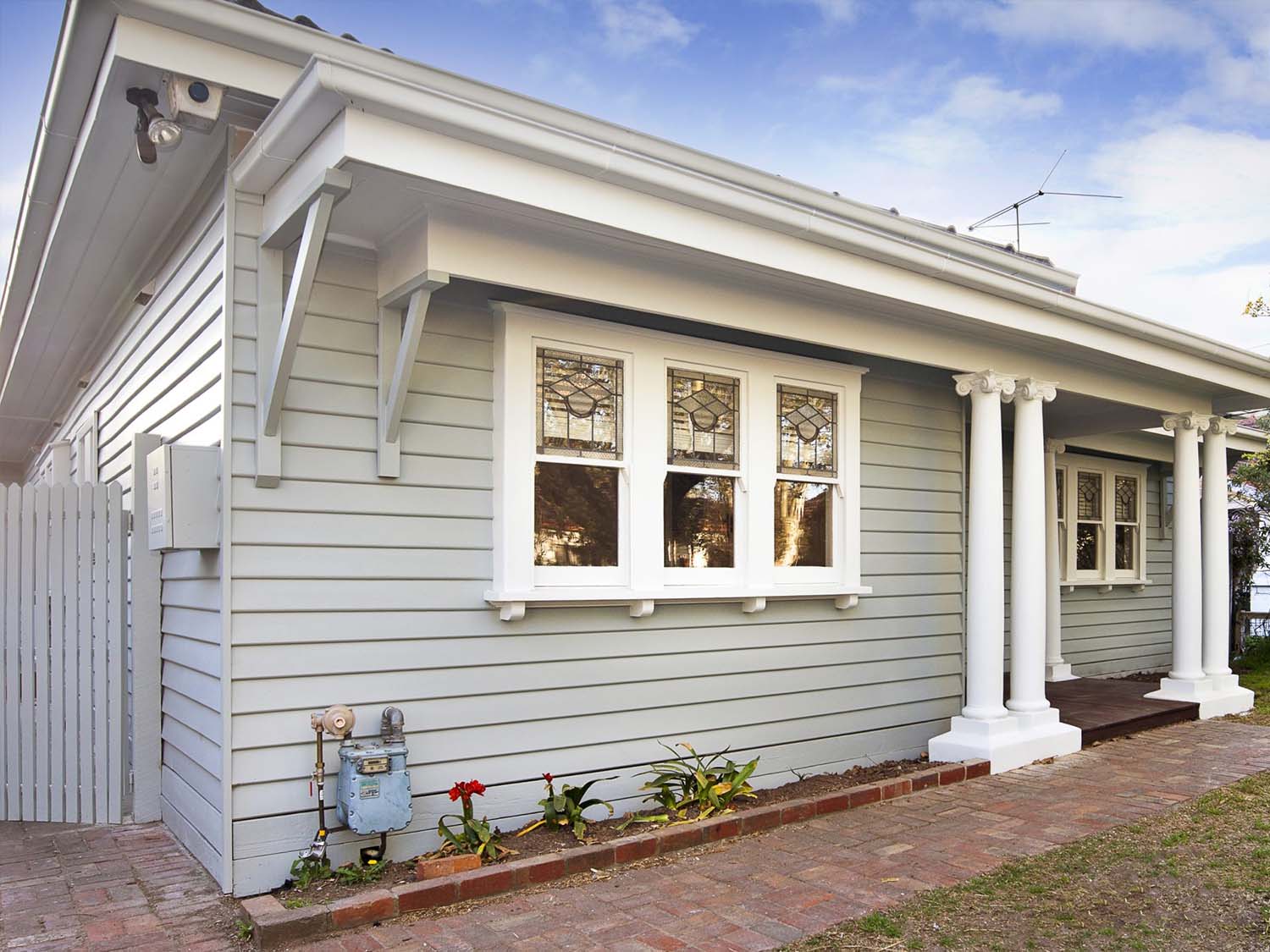 Painting Weatherboard House
